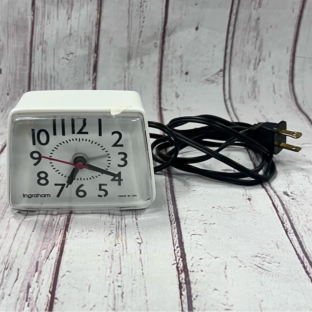 Vintage White Plastic Ingraham Electric Alarm Clock 49-509 Plug In